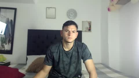 Snapshot of richr_latin_boy chatting on December 31, 6:35 pm rich online show from December 31, 6:35 pm