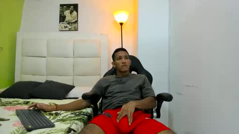 Snapshot of ricky_23cm_ chatting on February 10, 2:04 am RICKY online show from February 10, 2:04 am