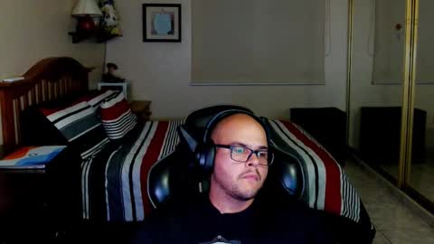 Ricky online show from December 4, 2:31 am