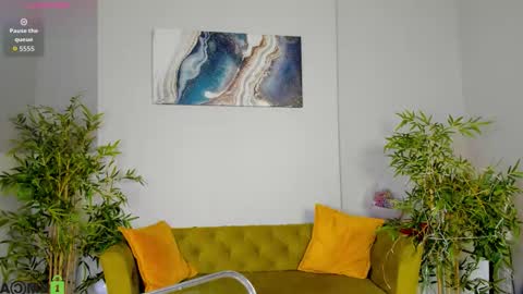 Snapshot of riddle_layla chatting on February 17, 9:17 am Layla online show from February 17, 9:17 am