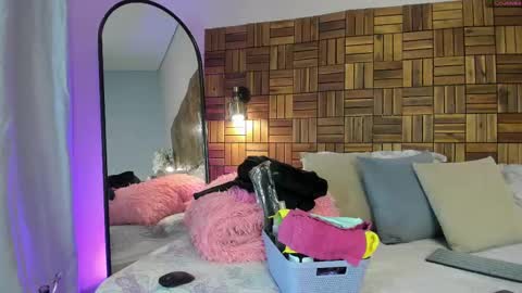 Sara online show from September 9, 10:15 am