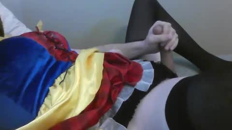 Snapshot of riley_belle98 chatting on December 29, 6:27 pm riley_belle98 online show from December 29, 6:27 pm