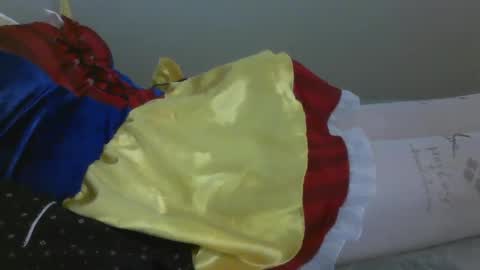 Snapshot of riley_belle98 chatting on February 3, 5:14 pm riley_belle98 online show from February 3, 5:14 pm