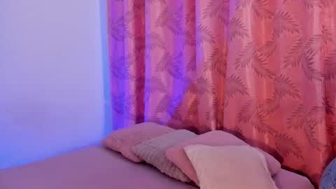 Snapshot of riley_bensongh chatting on February 14, 9:00 pm Riley online show from February 14, 9:00 pm