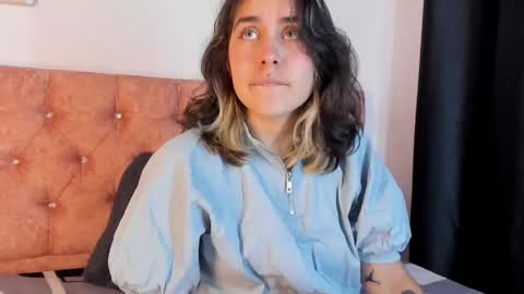 Snapshot of riley_colors chatting on March 4, 9:00 pm Riley online show from March 4, 9:00 pm