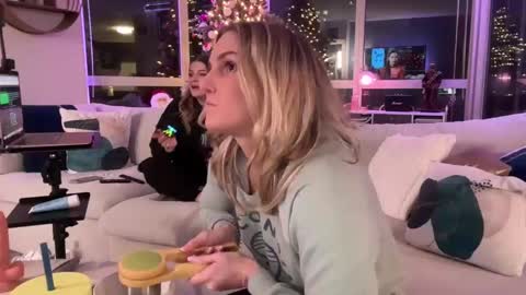 riley depp online show from February 3, 12:04 am