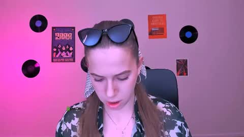 Snapshot of rina_gold_ chatting on May 9, 7:46 am Rina online show from May 9, 7:46 am