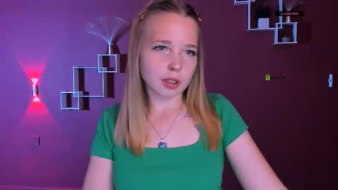 Snapshot of rina_gold_ chatting on May 11, 7:58 am Rina online show from May 11, 7:58 am