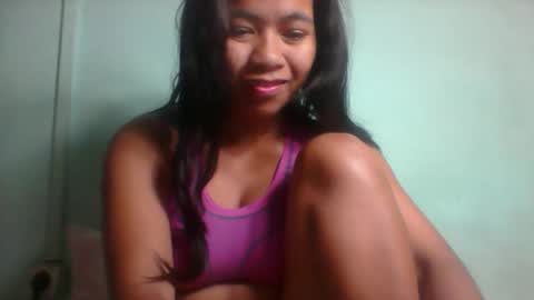 Snapshot of rinah856024 chatting on February 8, 3:54 am rinah856024 online show from February 8, 3:54 am