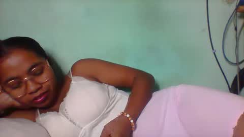 rinah856024 online show from May 7, 9:14 am
