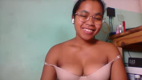 rinah856024 online show from May 8, 6:13 pm