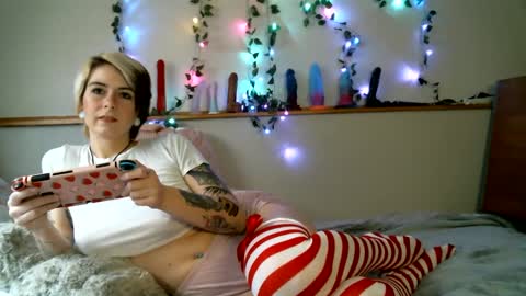 Snapshot of rionasmiiiles chatting on December 11, 3:58 pm Riona Smiiiless online show from December 11, 3:58 pm