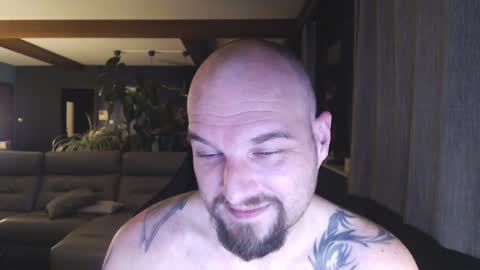 Snapshot of ripp3r chatting on December 3, 5:01 pm Jack online show from December 3, 5:01 pm