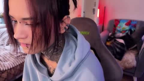   DianaBrite            fansl y online show from December 5, 11:19 am