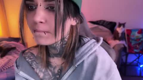   DianaBrite            fansl y online show from February 22, 2:59 pm