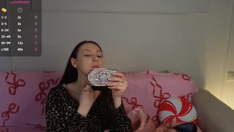 Snapshot of risabudd chatting on March 3, 7:03 am Rose online show from March 3, 7:03 am