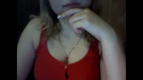 Snapshot of riveramaureen chatting on December 18, 12:43 am RiveraMaureen online show from December 18, 12:43 am