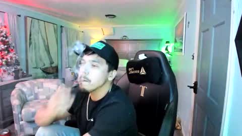 Snapshot of rjman111 chatting on December 2, 1:00 am rjman111 online show from December 2, 1:00 am