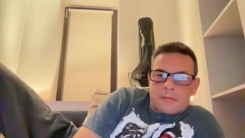 Snapshot of rmbrando445829 chatting on December 1, 12:37 am Darrius online show from December 1, 12:37 am