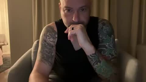 Snapshot of roadking1122 chatting on May 23, 9:35 am roadking1122 online show from May 23, 9:35 am