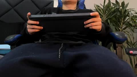 Roan Birkin online show from March 31, 7:25 pm