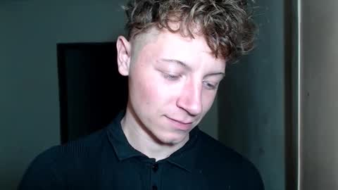 Snapshot of roastingcorn chatting on February 28, 3:29 am RoastingCorn online show from February 28, 3:29 am