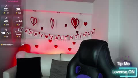 Snapshot of robbinblaze chatting on February 14, 5:04 am Robbin online show from February 14, 5:04 am