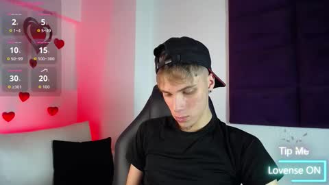 Snapshot of robbinblaze chatting on February 25, 12:42 am Robbin online show from February 25, 12:42 am