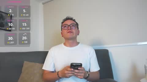 Snapshot of robert_honey chatting on September 28, 10:26 pm Robert online show from September 28, 10:26 pm