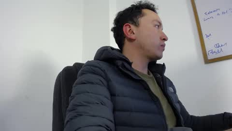 Snapshot of robert_honey chatting on October 5, 8:34 am Robert online show from October 5, 8:34 am