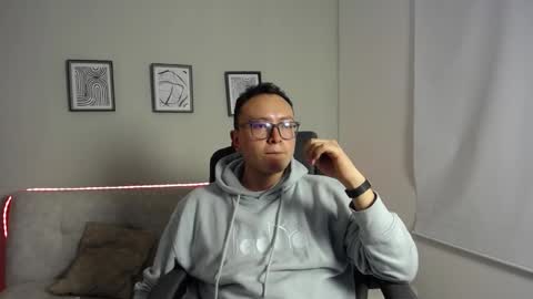 Snapshot of robert_honey chatting on October 13, 12:54 am Robert online show from October 13, 12:54 am