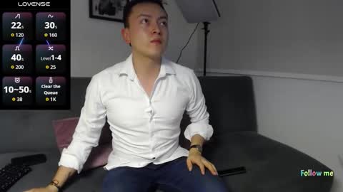 Snapshot of robert_honey chatting on October 27, 12:47 am Robert online show from October 27, 12:47 am