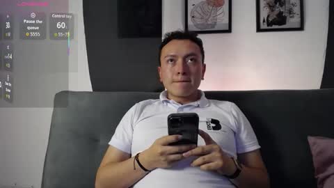 Snapshot of robert_honey chatting on November 7, 11:49 pm Robert online show from November 7, 11:49 pm