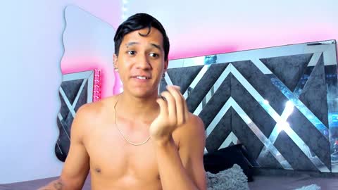 Robert Miller And Mael Thompson  online show from December 10, 6:54 am