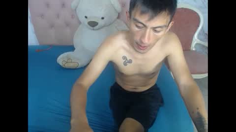 Snapshot of roberto_pinzon chatting on February 14, 2:52 am roberto_pinzon online show from February 14, 2:52 am