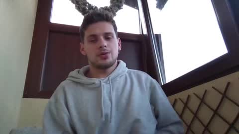 Snapshot of roberto_twink1 chatting on December 18, 2:06 pm Roberto online show from December 18, 2:06 pm