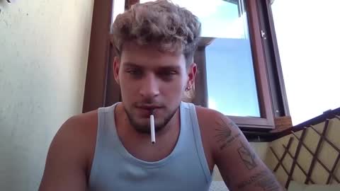 Snapshot of roberto_twink1 chatting on September 24, 8:28 am Roberto online show from September 24, 8:28 am