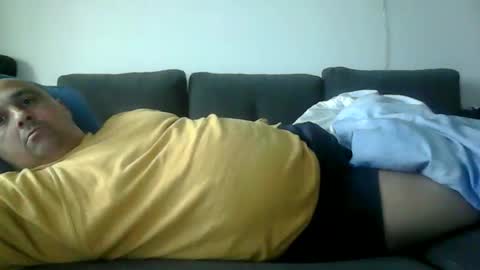 robin online show from April 18, 11:47 am