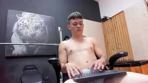 Snapshot of robinlion91 chatting on July 7, 12:02 am robinlion91 online show from July 7, 12:02 am