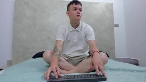 Snapshot of robinlion91 chatting on July 22, 3:31 am robinlion91 online show from July 22, 3:31 am