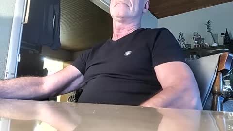 Snapshot of robke1966 chatting on December 31, 8:04 am robke1966 online show from December 31, 8:04 am