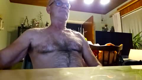 Snapshot of robke1966 chatting on December 21, 7:04 am robke1966 online show from December 21, 7:04 am