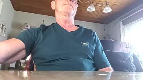 Snapshot of robke1966 chatting on February 20, 7:54 am robke1966 online show from February 20, 7:54 am