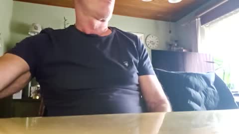 Snapshot of robke1966 chatting on February 23, 7:39 am robke1966 online show from February 23, 7:39 am