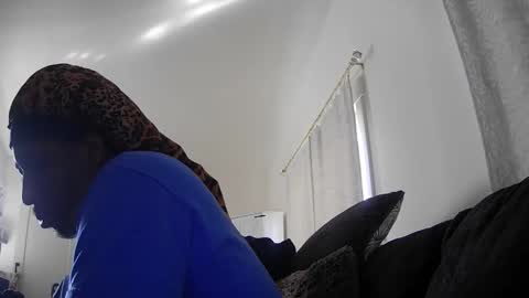 Snapshot of robo_cox chatting on April 5, 5:21 pm BBC America online show from April 5, 5:21 pm