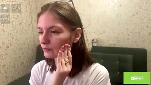 robynsentinella online show from March 30, 2:45 am