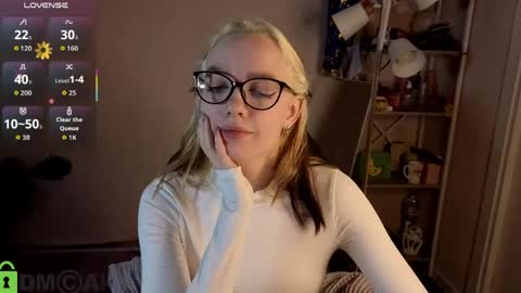 Snapshot of rockett_bunny chatting on April 13, 1:00 am Rockett online show from April 13, 1:00 am