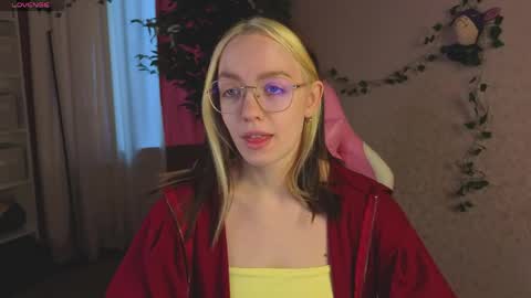 Snapshot of rockett_bunny chatting on April 19, 12:43 am Rockett online show from April 19, 12:43 am