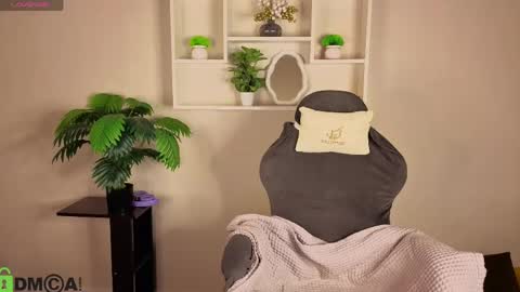 Snapshot of rockett_bunny chatting on April 27, 12:41 am Rockett online show from April 27, 12:41 am