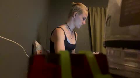 Snapshot of rockstarloverz chatting on February 2, 2:17 am RockstarLoverz online show from February 2, 2:17 am